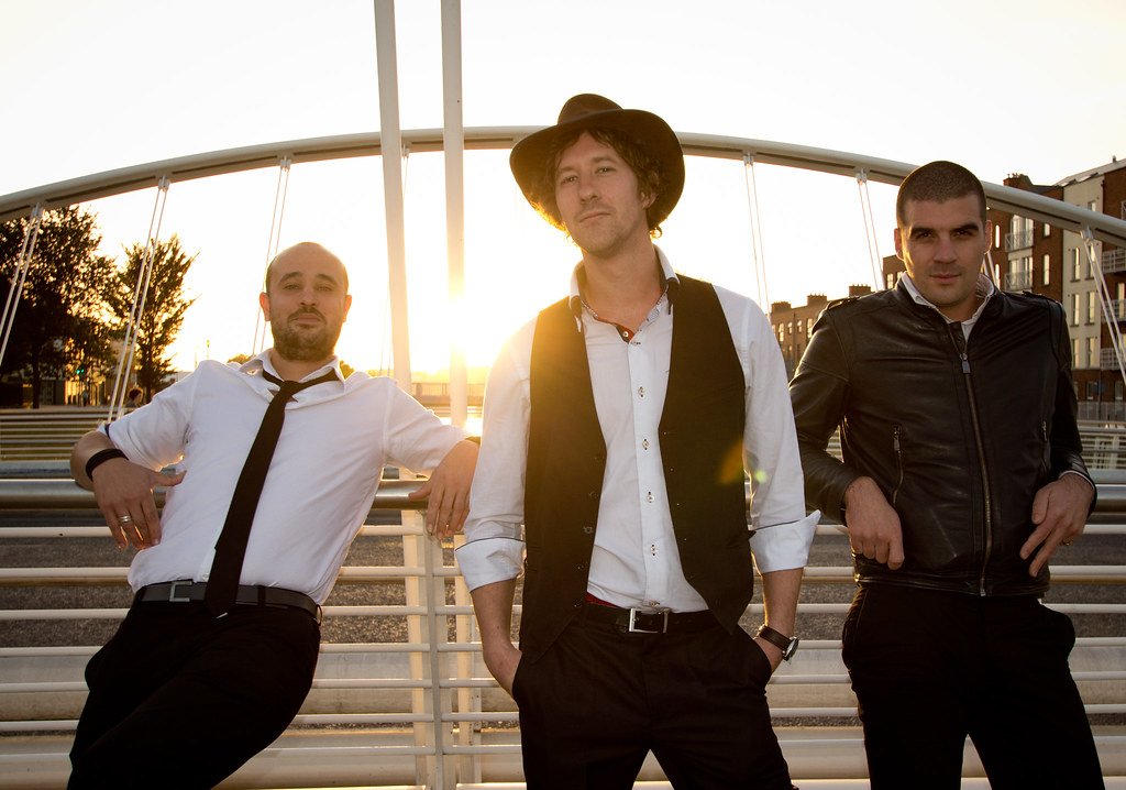 Read more about the article Wedding Band Soundcheck: The Ultimate FAQ for a Seamless 2026 Reception